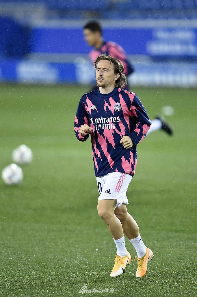 من هو يوسف أيمن لاعب الأهلي الجديد؟