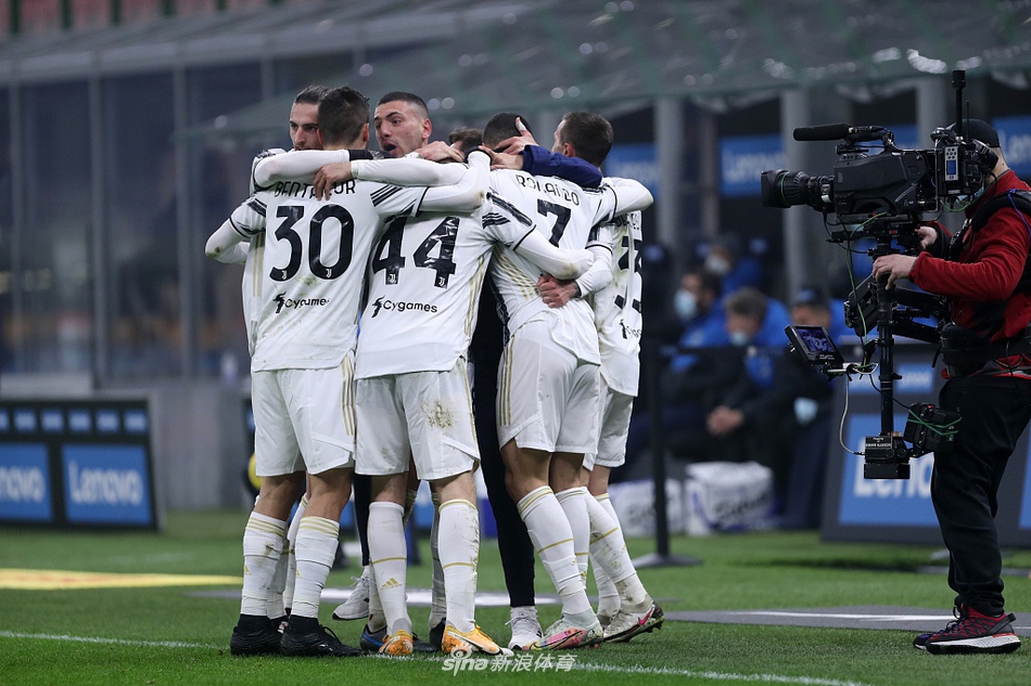 ماتشريالمدريدواتلتيكومدريدلايفمواجهةناريةفيالدوريالإسباني