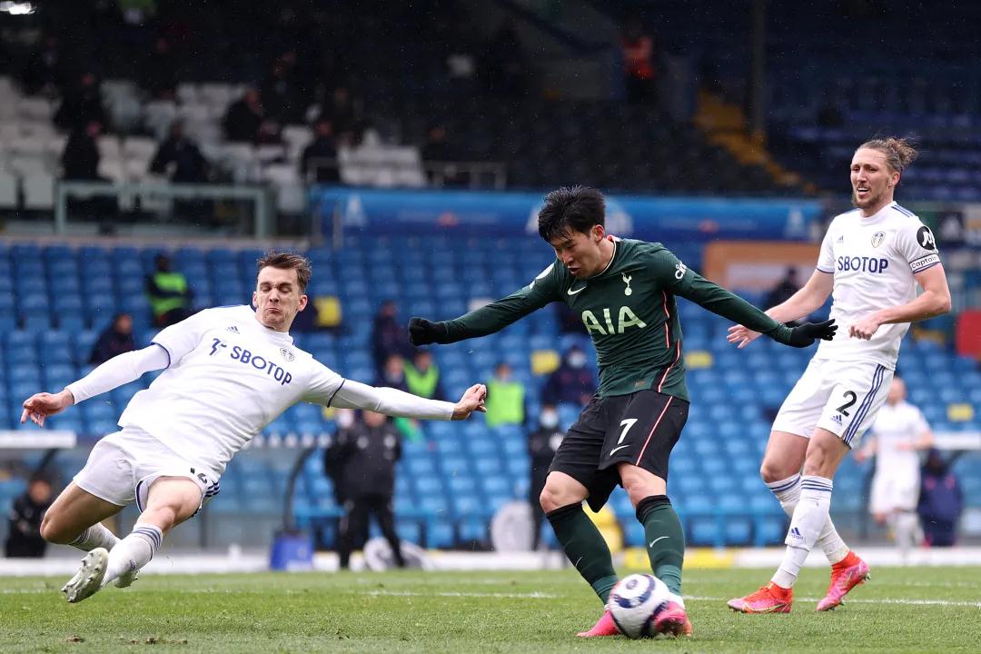 ليفربول ومانشستر سيتيمواجهة ملحمية في الدوري الإنجليزي اليوم