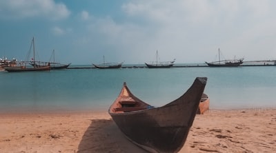 رياضةتلعبعلىاكبرالملاعبمساحةمن4حروف
