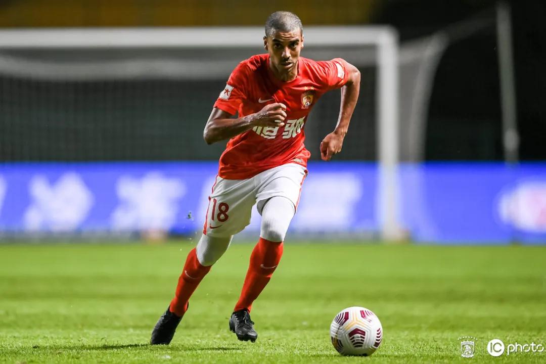 بث مباشر الأهلي والزمالك كرة يدمواجهة نارية بين قطبي الكرة المصرية
